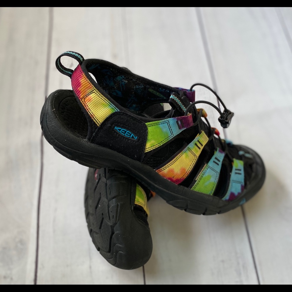Keen Retro Tie Dye Sandal. Size 3 - Picture 3 of 4